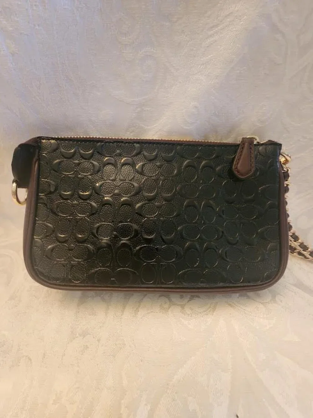 NWT COACH LARGE WRISTLET EMBOSSED BLK PATENT LEATHER TRIMED BRN LEATHER